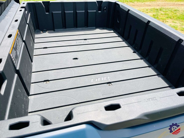 2026-can-am-defender-limited-hd11-triple-image-28