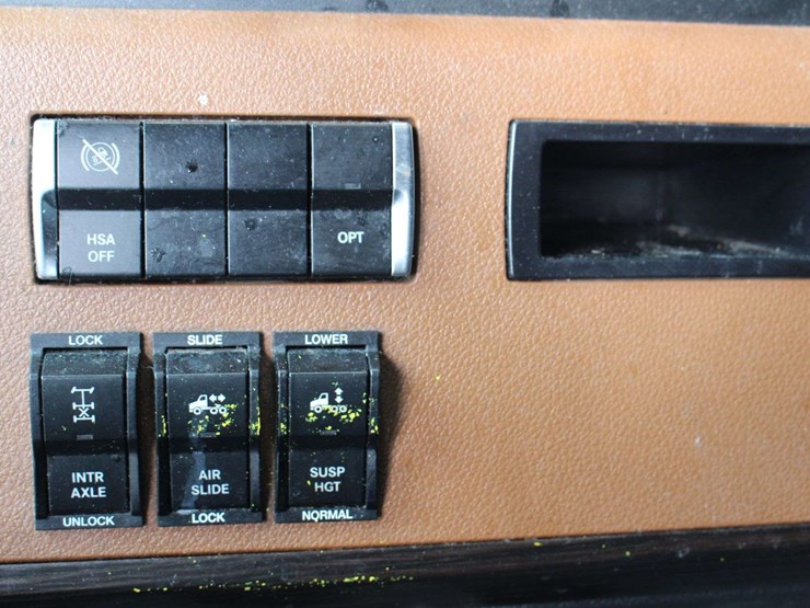 2019-freightliner-cascadia-126-image-41