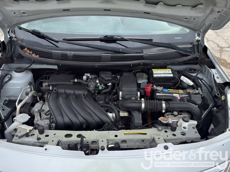 2015-nissan-versa-image-41