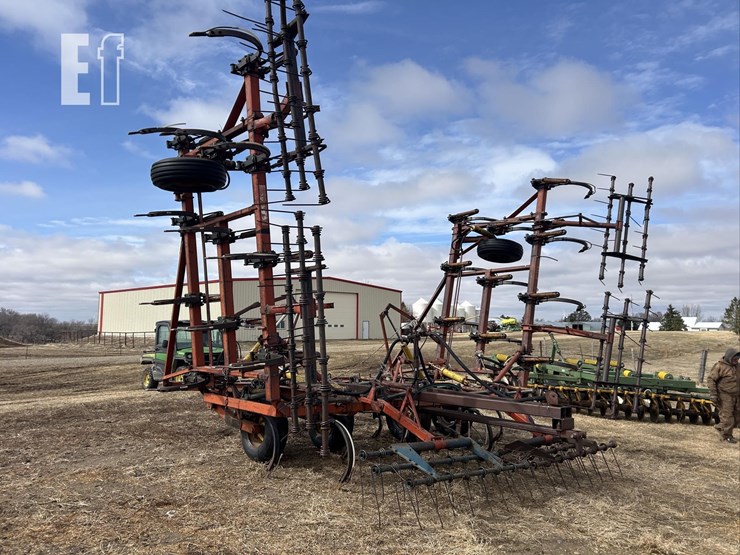 morris-anhydrous-chisel-plow-2859-image-5