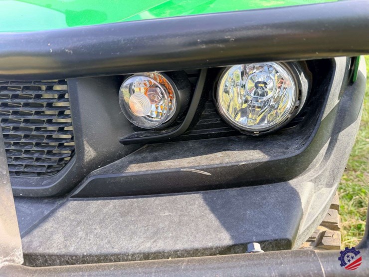 2024-john-deere-gator-xuv-835r-image-13