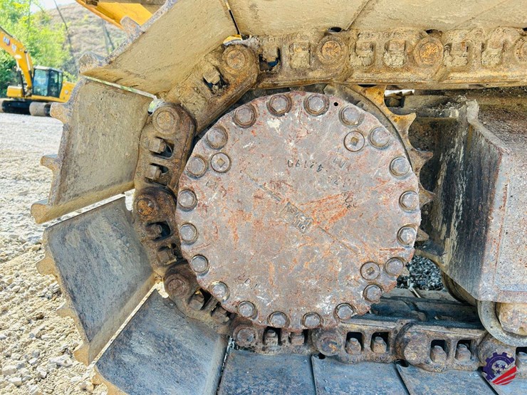 2015-komatsu-pc210-lc-image-78