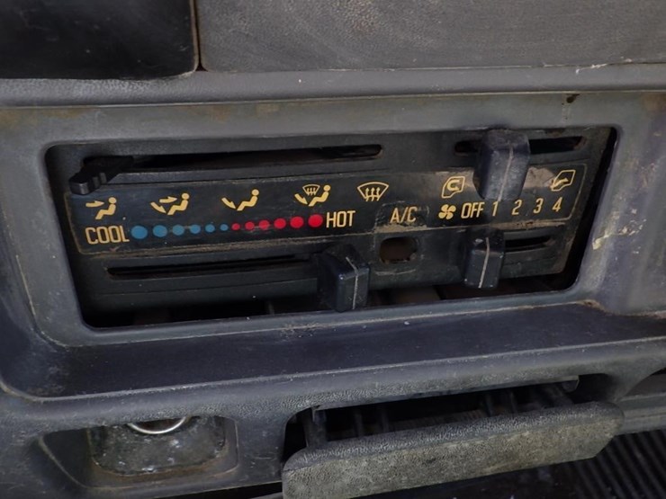 2000-isuzu-nqr-image-34