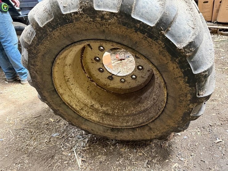 10-bolt-600/40-22.5-float-tire-w/rim-image-4