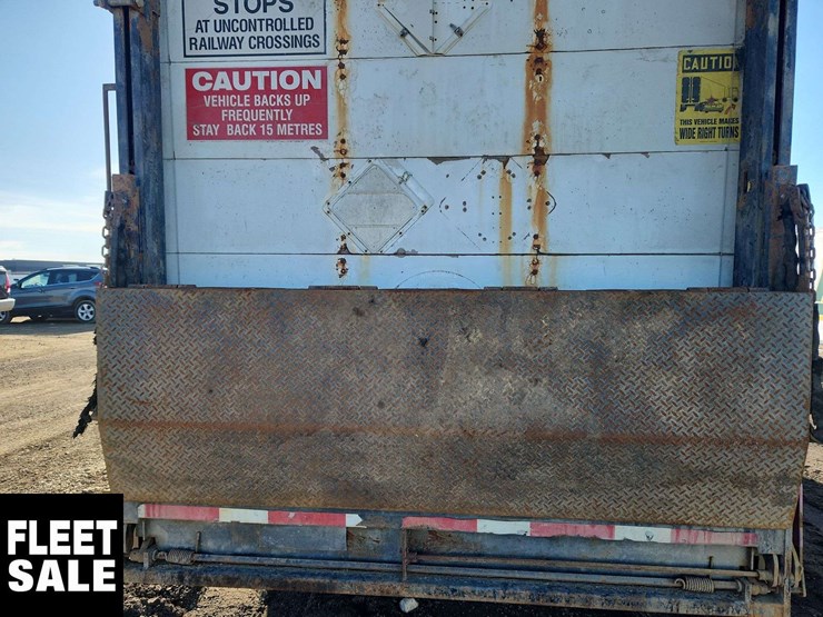 2005-peterbilt-385-image-37