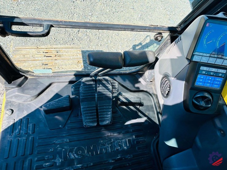 2015-komatsu-pc210-lc-image-17