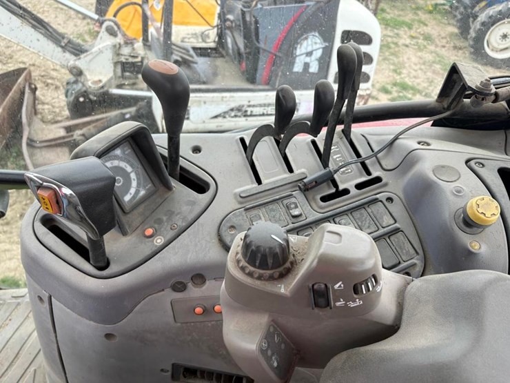 case-mxu125-tractor-image-21