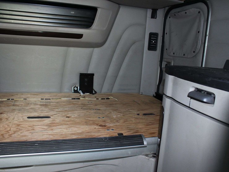 2019-peterbilt-579-image-31