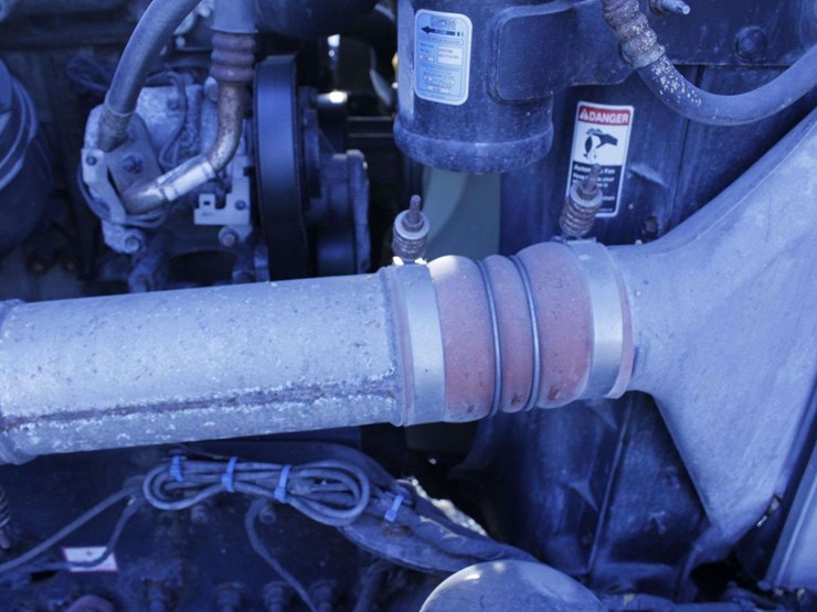 2018-freightliner-cascadia-126-image-40