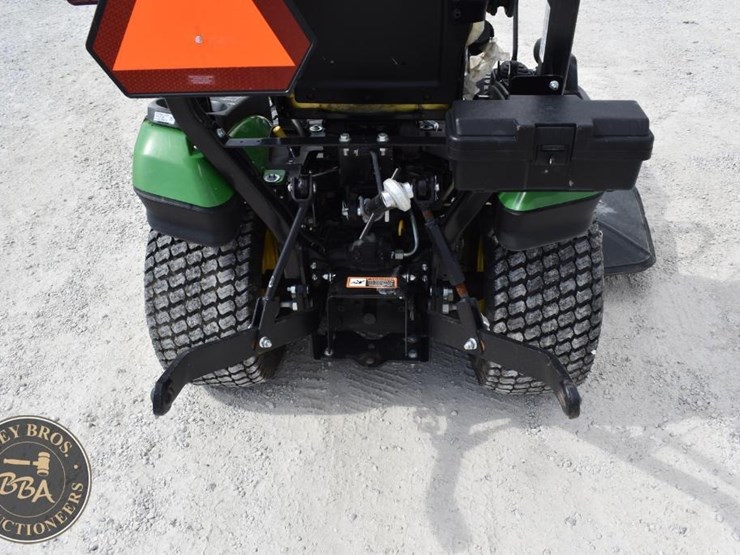 2017-john-deere-1025r-image-14