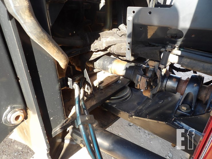 new-holland-t9040-image-10