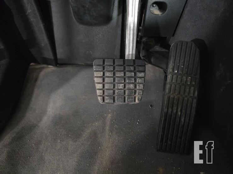 2020-freightliner-cascadia-126-image-11