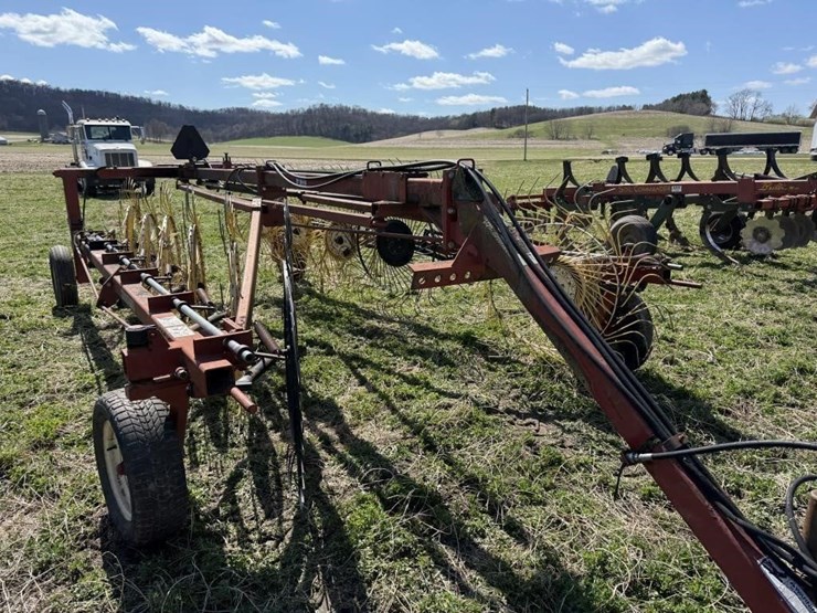 h&s-hi-capacity-12-wheel-rake-image-4