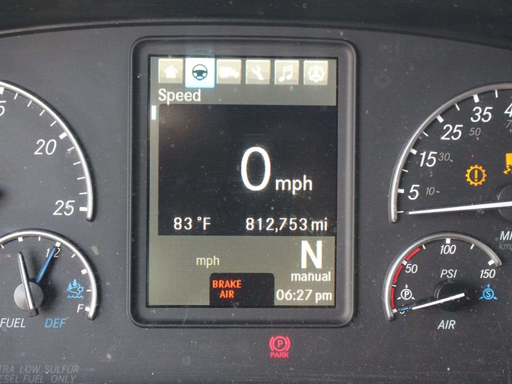 2018-freightliner-cascadia-126-image-60