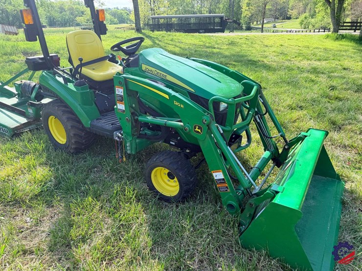 2025-john-deere-1023e-image-19