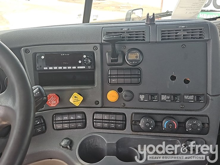 2017-freightliner-cascadia-113-image-30