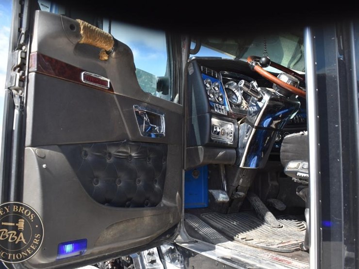 2013-kenworth-t660-image-33