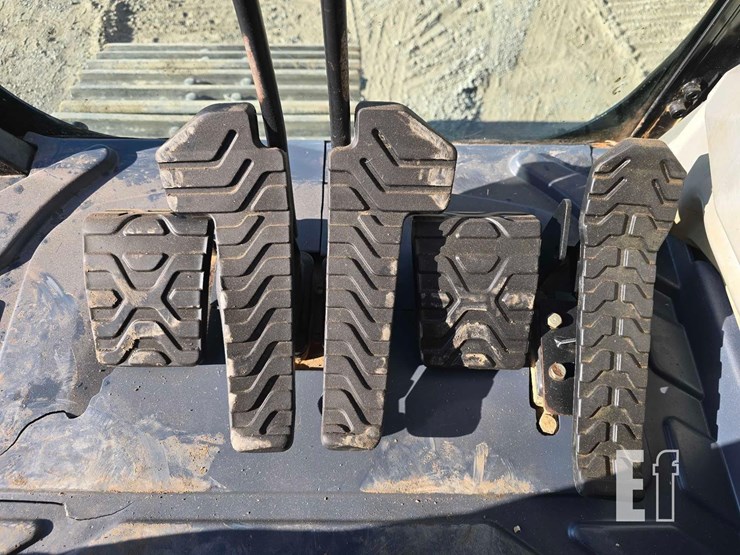 2017-caterpillar-326fl-image-15