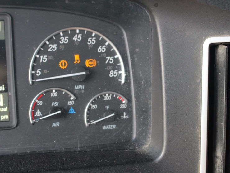 2018-freightliner-cascadia-126-image-62