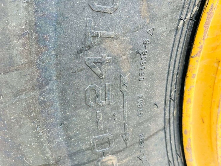 2010-caterpillar-120m-image-10