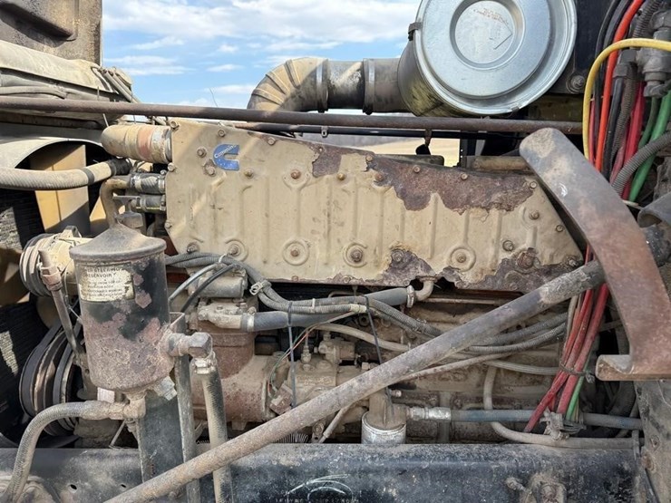 1990-freightliner-fld112-straight-truck-image-16