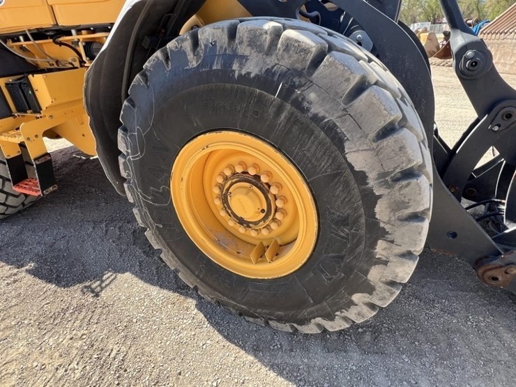 2023-volvo-l70h-wheel-loader-image-29