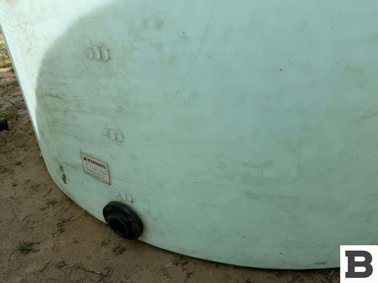 1550-gallon-round-poly-fertilizer-tank-image-3
