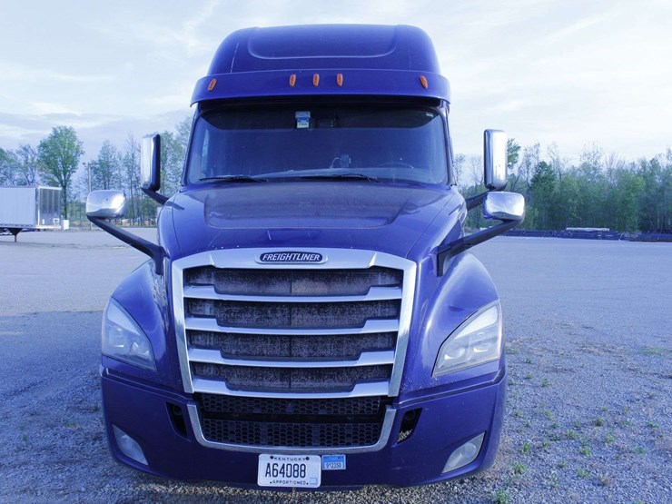 2018-freightliner-cascadia-126-image-43