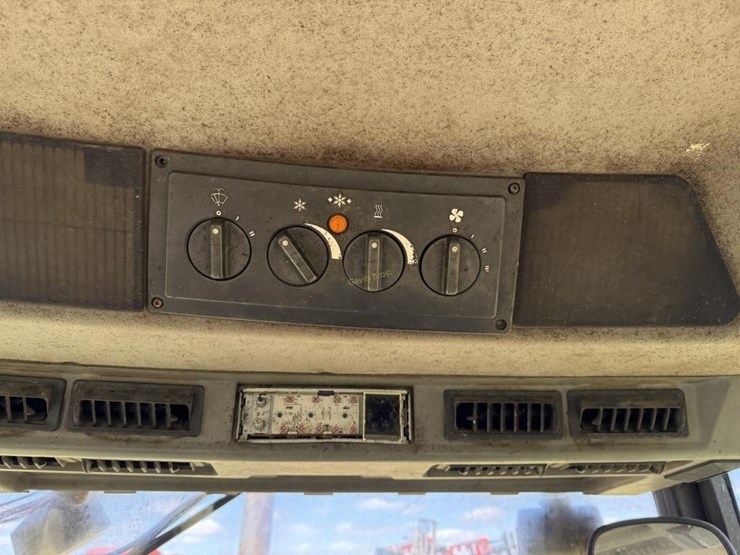 2001-case-ih-5240-image-28