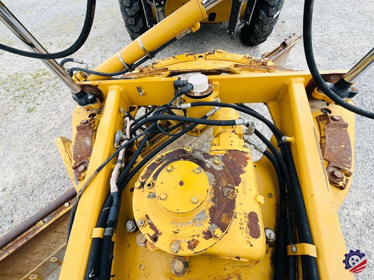 2010-caterpillar-120m-image-49