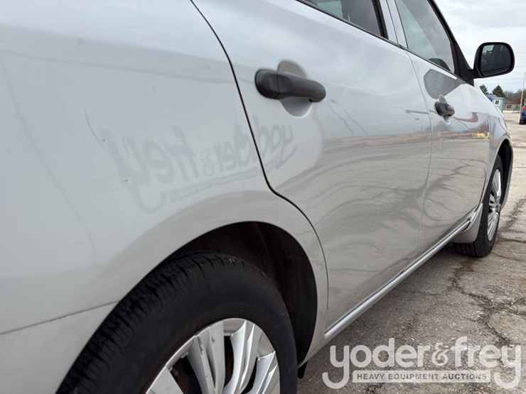 2015-nissan-versa-image-22