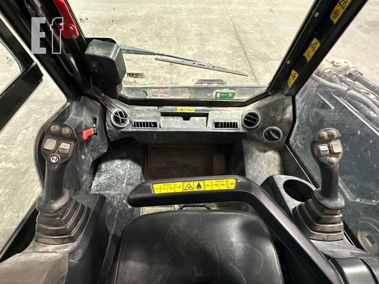 2021-jcb-3ts-8t-image-15