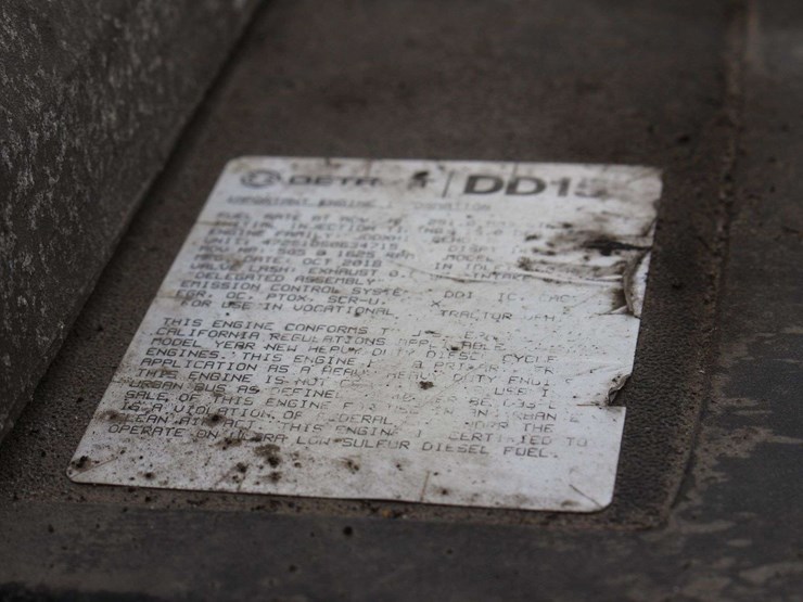 2019-freightliner-cascadia-126-image-13