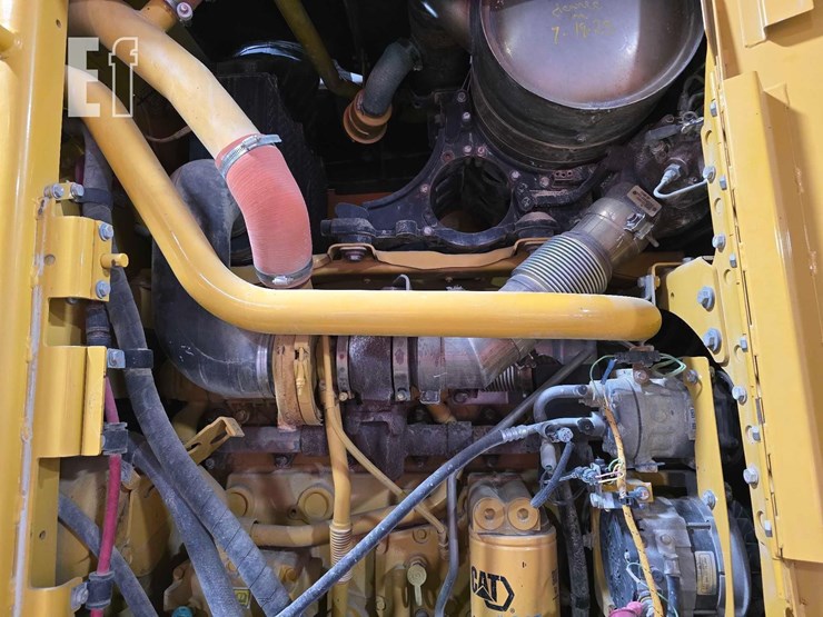 2011-caterpillar-140m2-image-23