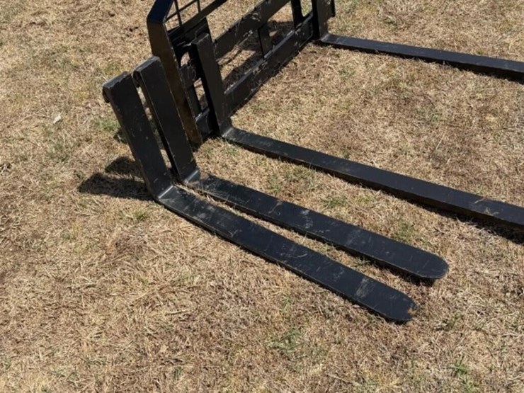 skid-steer-pallet-forks-image-2