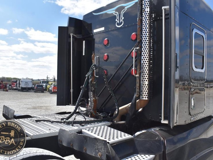 2013-kenworth-t660-image-22