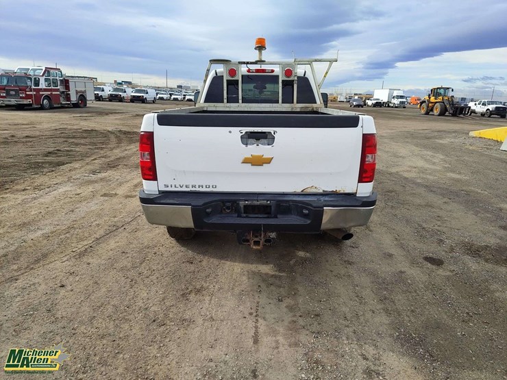 2012-chevrolet-silverado-2500hd-image-4