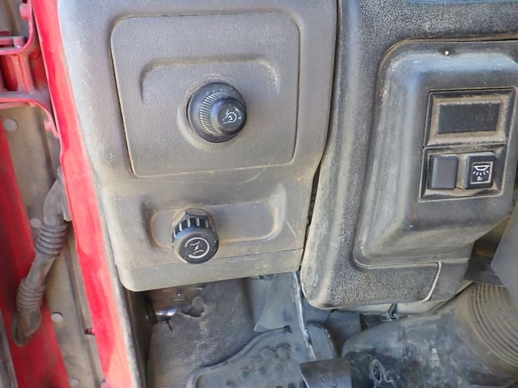 2004-isuzu-nqr-image-27