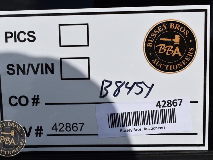 2015-chevrolet-tahoe-ltz-image-33