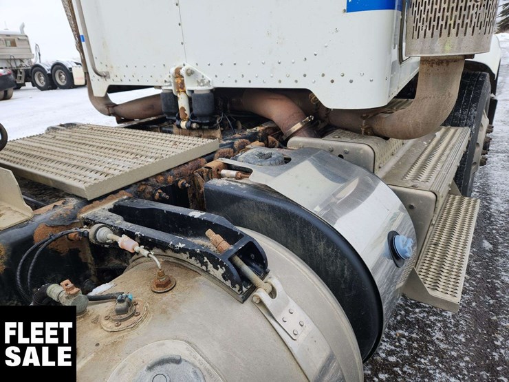 2015-peterbilt-367-image-35