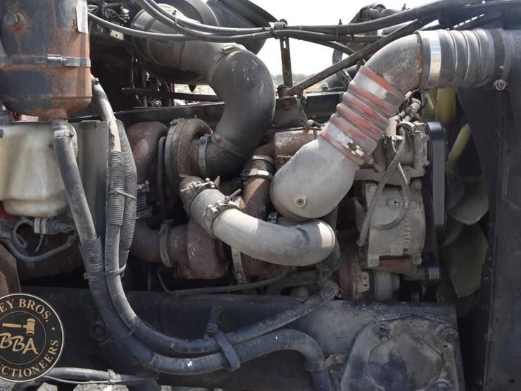 2005-peterbilt-385-image-33