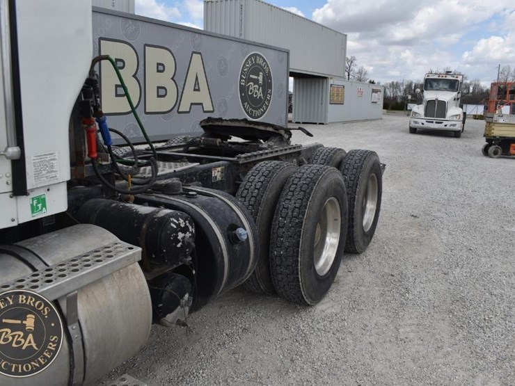 2013-kenworth-t660-image-11