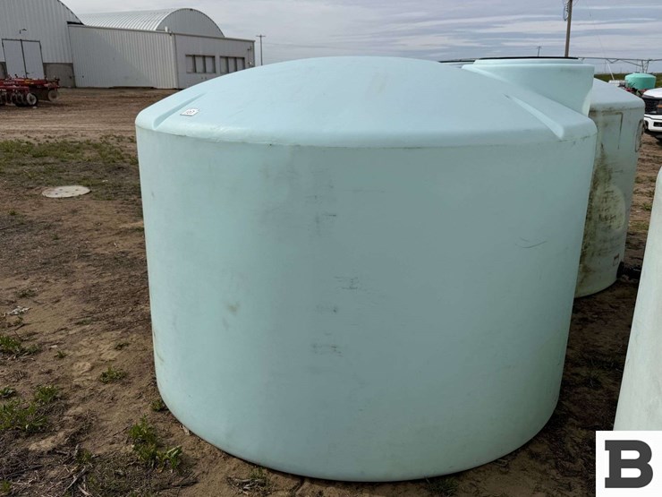 1550-gallon-round-poly-fertilizer-tank-image-2