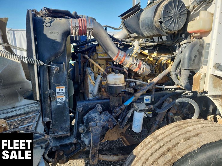 2005-peterbilt-385-image-24