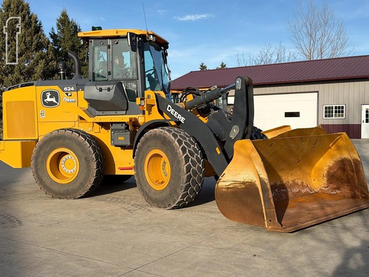 2024-deere-624-p-tier-image-1