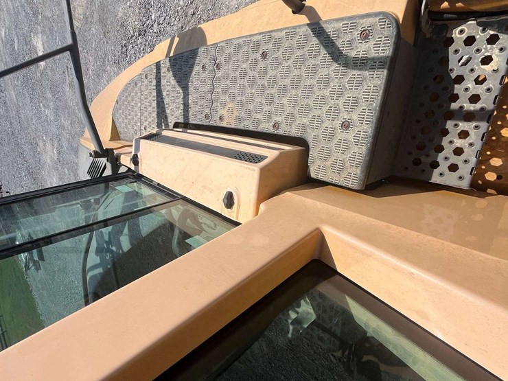 2012-volvo-a40f-image-46