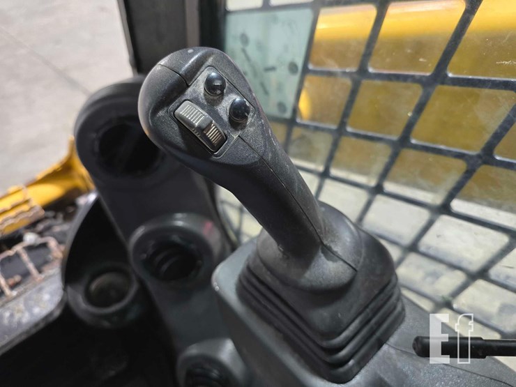 2020-caterpillar-289d3-image-16