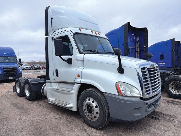 2017-freightliner-cascadia-125-image-1