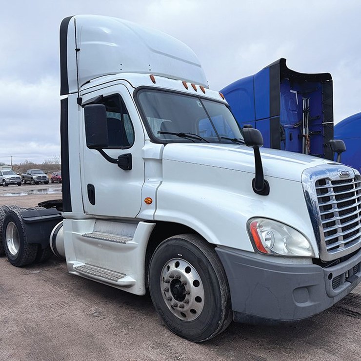 2017 FREIGHTLINER CASCADIA 125