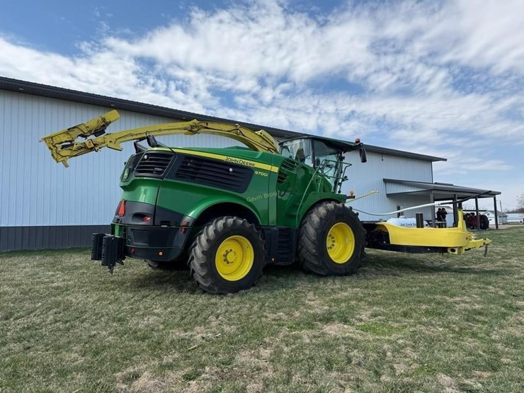 2019-john-deere-9700i-image-4